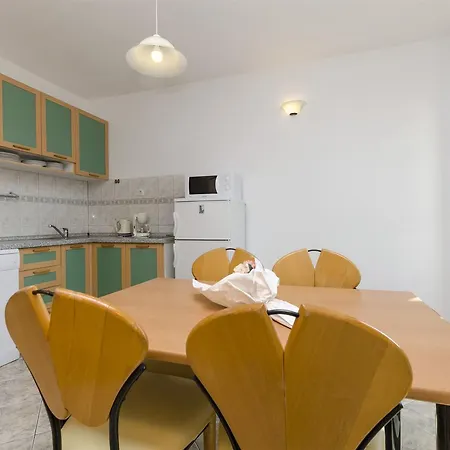 Apartments And Rooms Lea Bol Exterior photo