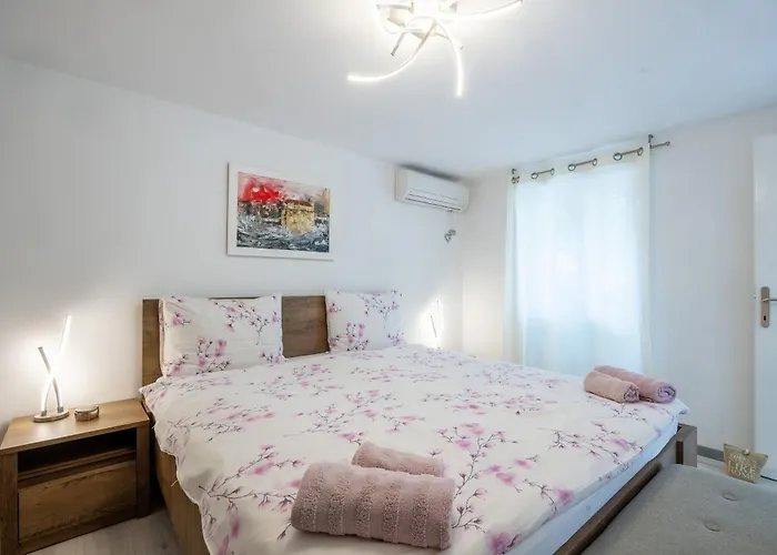 Apartments And Rooms Lea